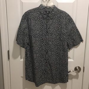 H & M Men’s Button Down Front Shirt M
